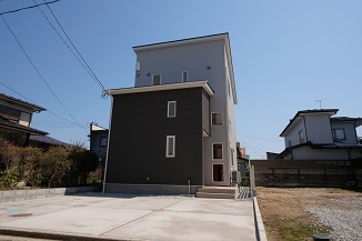 【モデルハウス】秋田市泉中央四丁目「中二階」のある家