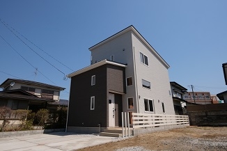 【モデルハウス】秋田市泉中央四丁目「中二階」のある家