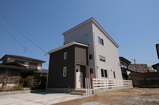 【モデルハウス】秋田市泉中央四丁目「中二階」のある家[2]
